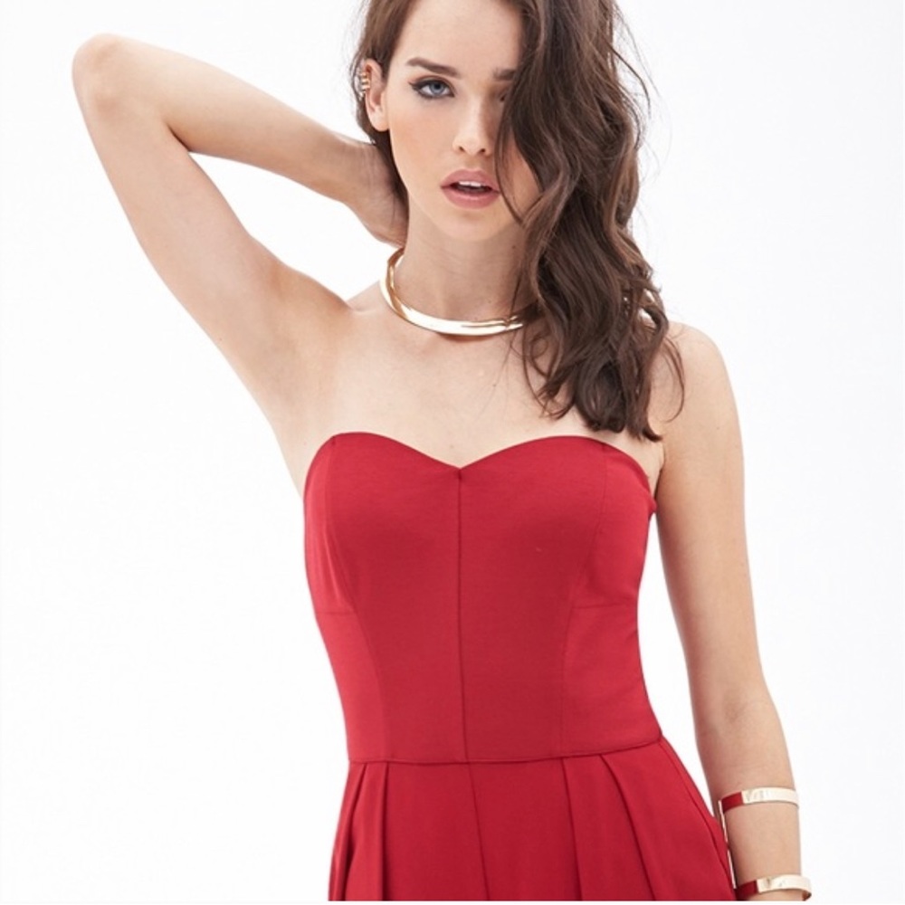 Red‎ strapless jumpsuit. - Picture 5 of 14